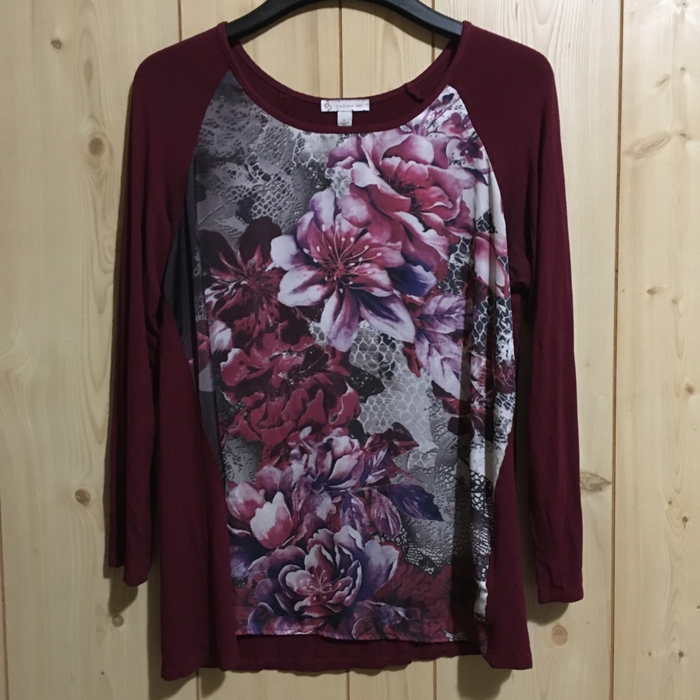 DB Estabished 1962 large floral/burgundy top